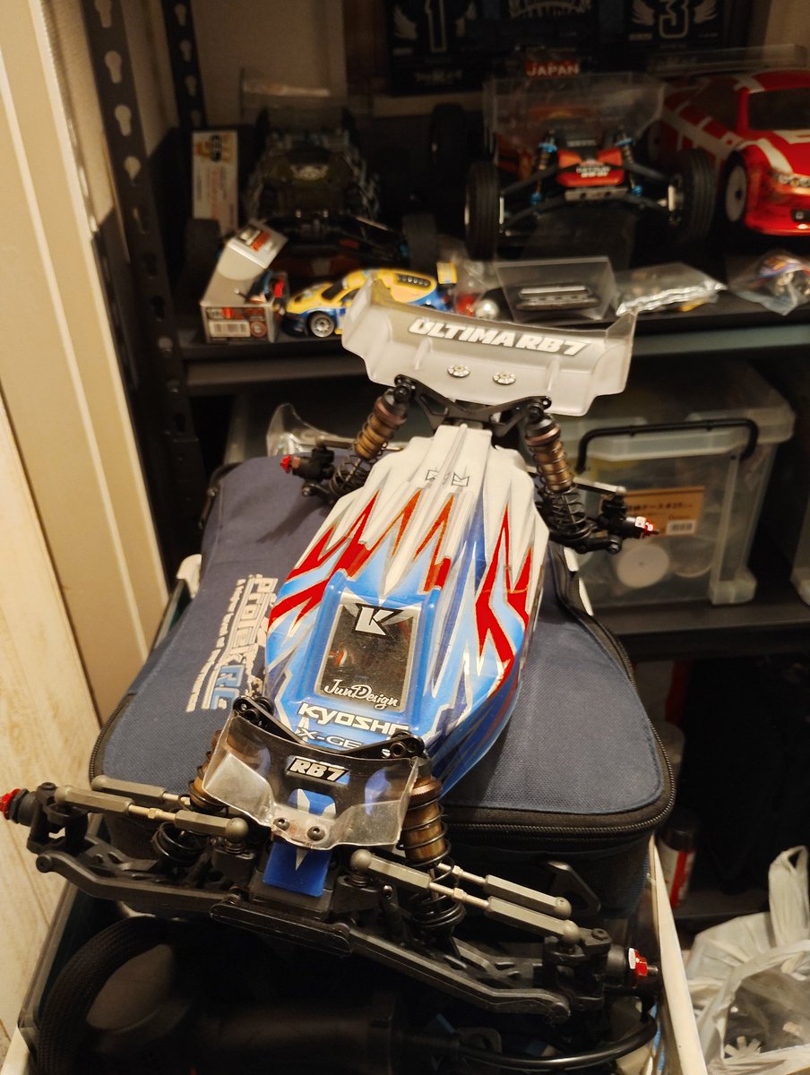 yasu5111rc's tweet photo. 今日は３ヶ月ぶりのラジコン😎
サーフィン行こうと思ったけど台風きてるので、4speedに誘われてつくパー💪
メンテナンスしてくれてありがとう🤩
スーパーアスチュートもROも絶好調！
ヨコモの藤平さんにもセッティング手伝ってもらって走りやすくなった！
HWカップに備えてアルティマも。
#ラジコン https://t.co/TeutgkLjGx