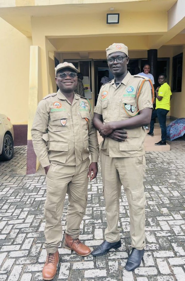 epa_koforidua's tweet image. Serving our clients better in our EPA cloth and colours. 💚

 #Day3
#ClientServiceWeek
#EPACares 
#ServiceExcellence