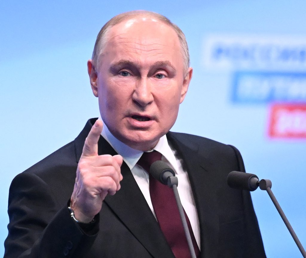 PuisNexus's tweet photo. A major Russian State Bank is officially calling for #Bitcoin to hit $250,000 "very soon." 

This is the kind of institutional FOMO we’ve been waiting for 🚀 https://t.co/FIPHqSYVWI