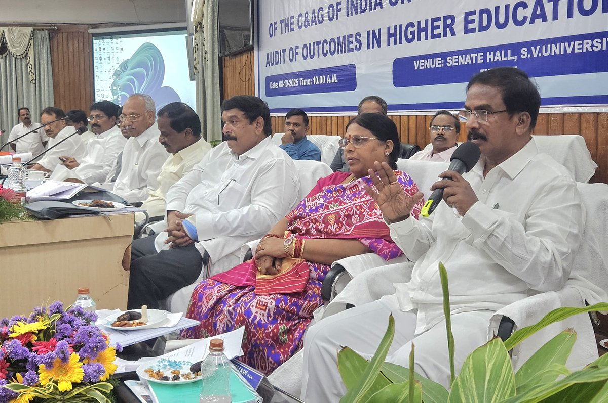 Sreeram_Tataiah's tweet image. తిరుపతి జిల్లా, శ్రీ వెంకటేశ్వర విశ్వవిద్యాలయం నందు జరిగిన పబ్లిక్ అకౌంట్స్ కమిటీ పాల్గొన్నాను.. ఈ సమావేశంలో Higher Education Sector Audit Outcomes పై సమీక్ష నిర్వహించబడింది.. విద్యా ప్రమాణాల మెరుగుదల, పారదర్శకత మరియు సమర్థత పెంపు దిశగా పలు ముఖ్య నిర్ణయాలు తీసుకోబడ్డాయి..
#appac