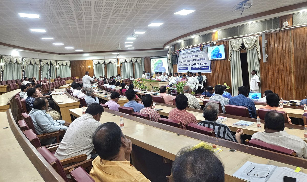 Sreeram_Tataiah's tweet image. తిరుపతి జిల్లా, శ్రీ వెంకటేశ్వర విశ్వవిద్యాలయం నందు జరిగిన పబ్లిక్ అకౌంట్స్ కమిటీ పాల్గొన్నాను.. ఈ సమావేశంలో Higher Education Sector Audit Outcomes పై సమీక్ష నిర్వహించబడింది.. విద్యా ప్రమాణాల మెరుగుదల, పారదర్శకత మరియు సమర్థత పెంపు దిశగా పలు ముఖ్య నిర్ణయాలు తీసుకోబడ్డాయి..
#appac