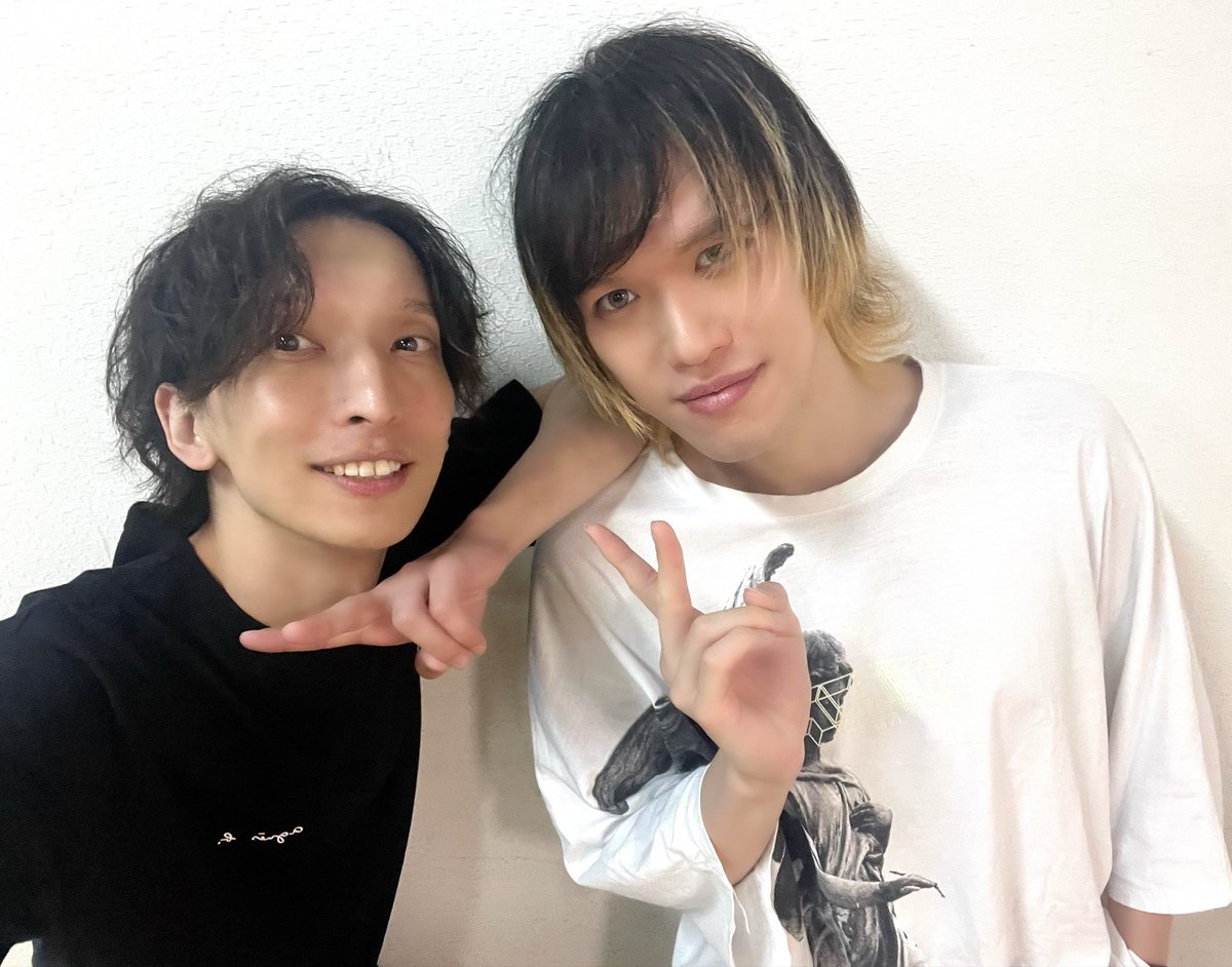 patch_run's tweet image. 今日も今日とて稽古✨
女性作家とご一緒するのは
逆さの鳥以来かな。繊細でおもろい。
なんだか詩的な稽古場。幸。
座組の同い年しょうと。
12月 #アクバト も一緒。嬉しい🎵
#舞台WL