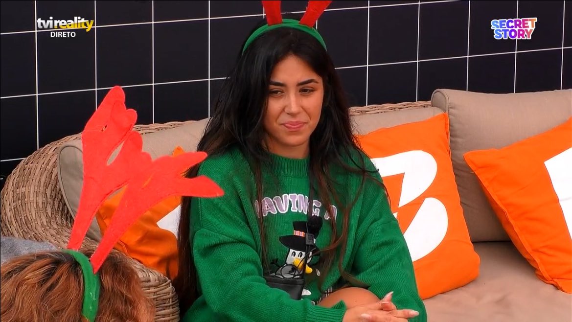 perdoem-me, mas ela é insuportável.
#sstvi #sstvi9