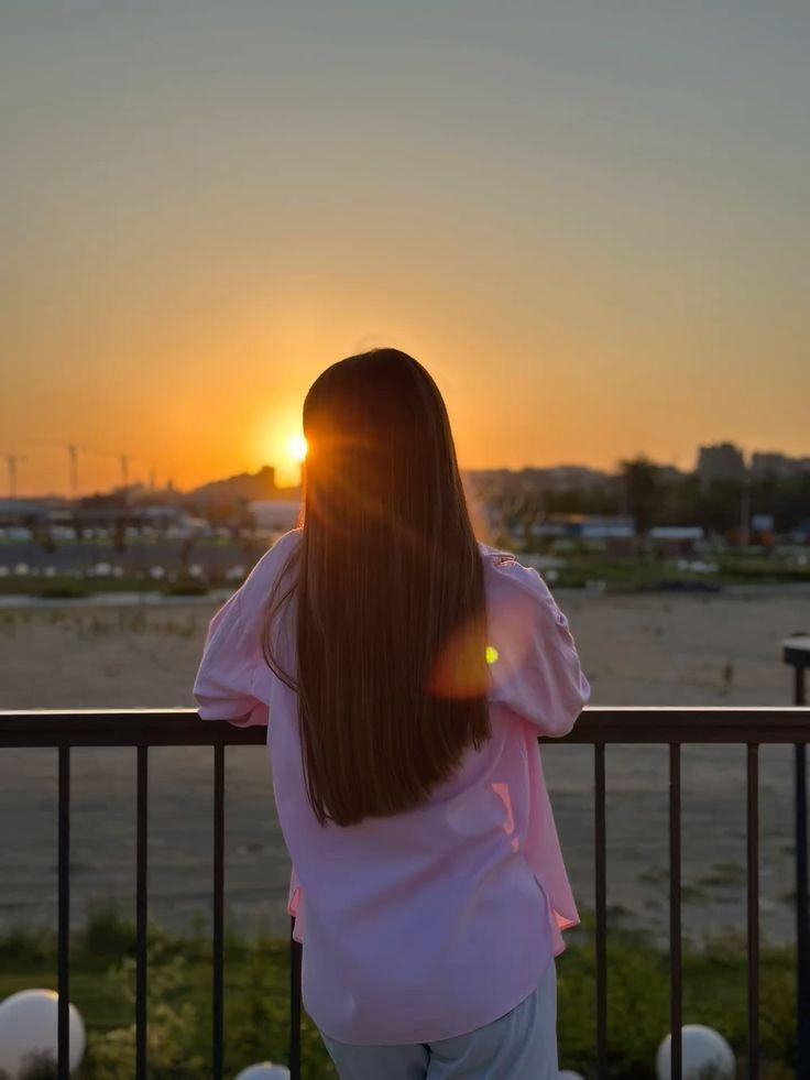 TenaciousSinner's tweet photo. Embracing the golden hour and soaking in all the good vibes! ☀️✨ What’s your favorite way to enjoy a sunny day? https://t.co/ovqcHrM6e0
