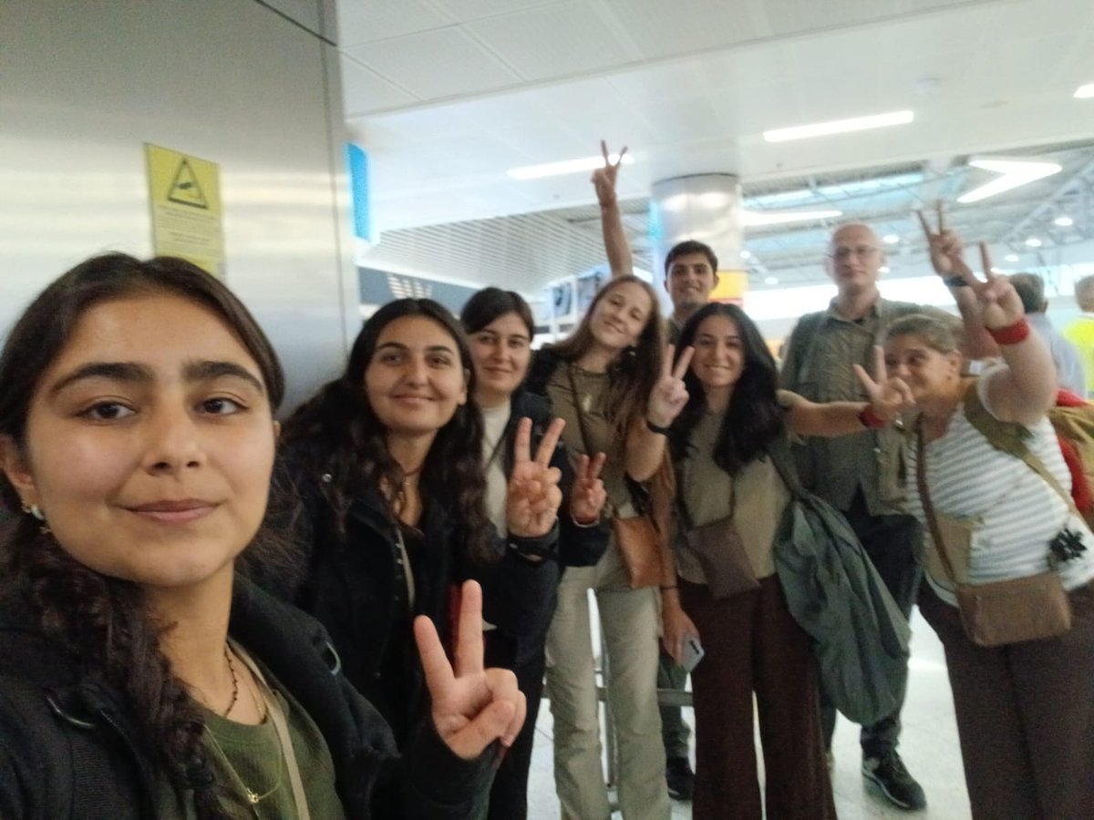 Halk Cephesi'nin çağrısıyla çeşitli kurumlardan Refah kapısına giden heyet Kahire'ye doğru yola çıktı.