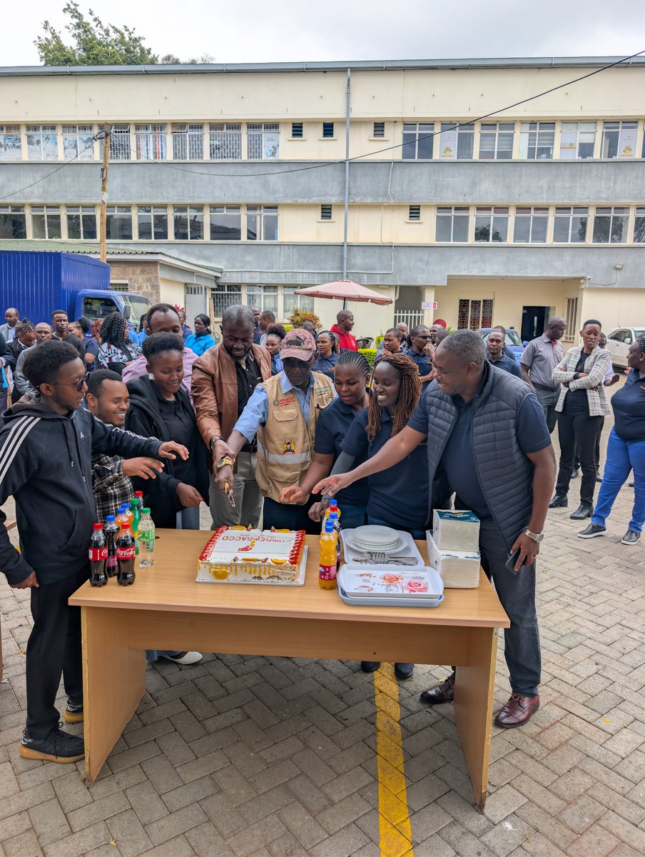 Amrefsacco's tweet photo. Day 3 of #CustomerServiceWeek2025 was all smiles! 🎉
We shared a cake with our mother, @Amref_Kenya, joined by our oldest &amp; youngest members. The event was graced by our Board Chair Dr. Sam Muhula, other directors, and the Flying Doctors Society of Africa. 
#MissionPossible https://t.co/hRdmKbKKaK