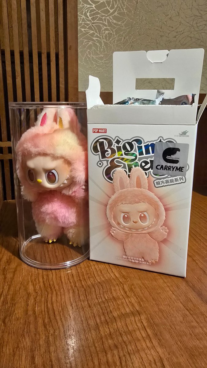 ラブブ高くて買えなかったんだけどCARRYMEってアプリの定価購入キャンペーンで買えた！
やっとラブブGET🔥
可愛い～❤
CARRYMEなら正規品の保証してくれるし中古でも鑑定してくれるから安心！
今も定価購入キャンペーン中でチャンスですよ！！
ちなみに百均のケースピッタリw

#ラブブ買うならCARRYME