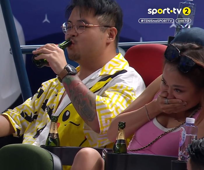 Someone opened a MOET bottle between Musetti's first and second serves 🤔