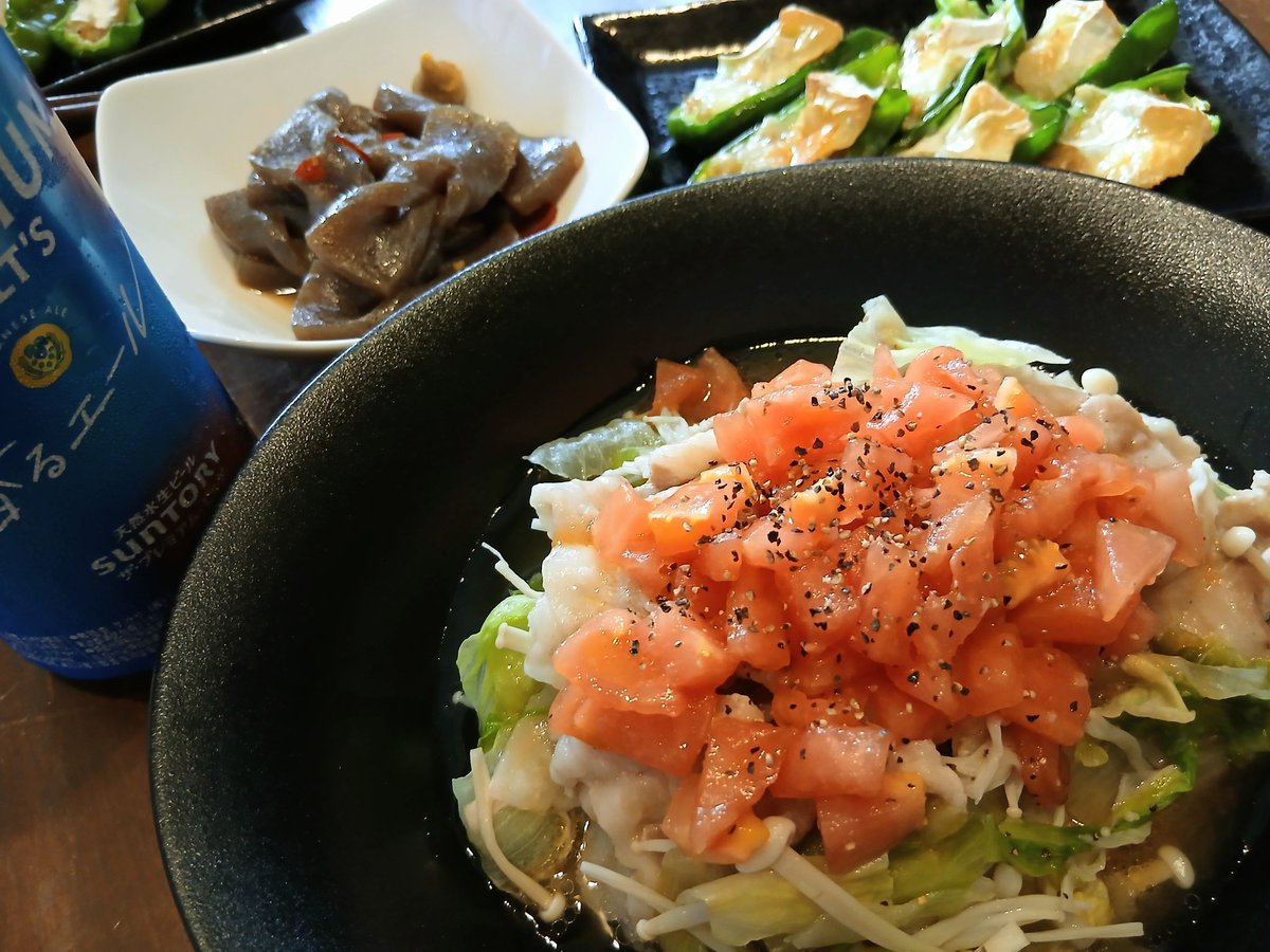 ryomokomo's tweet photo. 豚レタストマトだれ
ピーマンカマンベール焼き
コンニャク😋 https://t.co/YJenAgWfJz