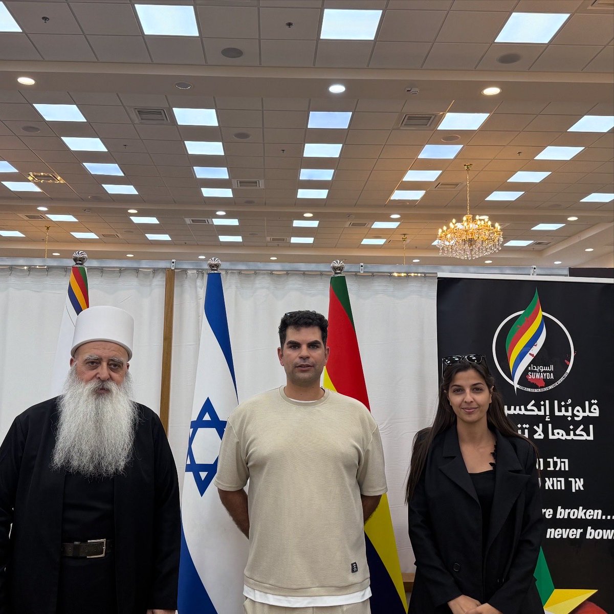 הבוקר שמחתי לארח בביתי את ידידי איתמר יחד עם משפחתו, אדם יקר שעושה עבודת קודש למען מדינת ישראל וחבר אמת של העדה הדרוזית.
גם בזמן חופשת החג הוא מצא לנכון להגיע, לשמוע ולגלות עניין במה שמתחולל עם האחים שלנו בסוריה.

בזמן שהתקשורת כמעט ואינה עוסקת בנושא, ביקורים כאלה הם בעלי חשיבות