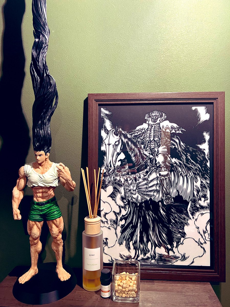 toto_figure's tweet photo. 大ベルセルク展の髑髏の騎士【伽羅切絵】
趣味部屋に映え映えで最高です。 https://t.co/9Zf5aYh1Fa