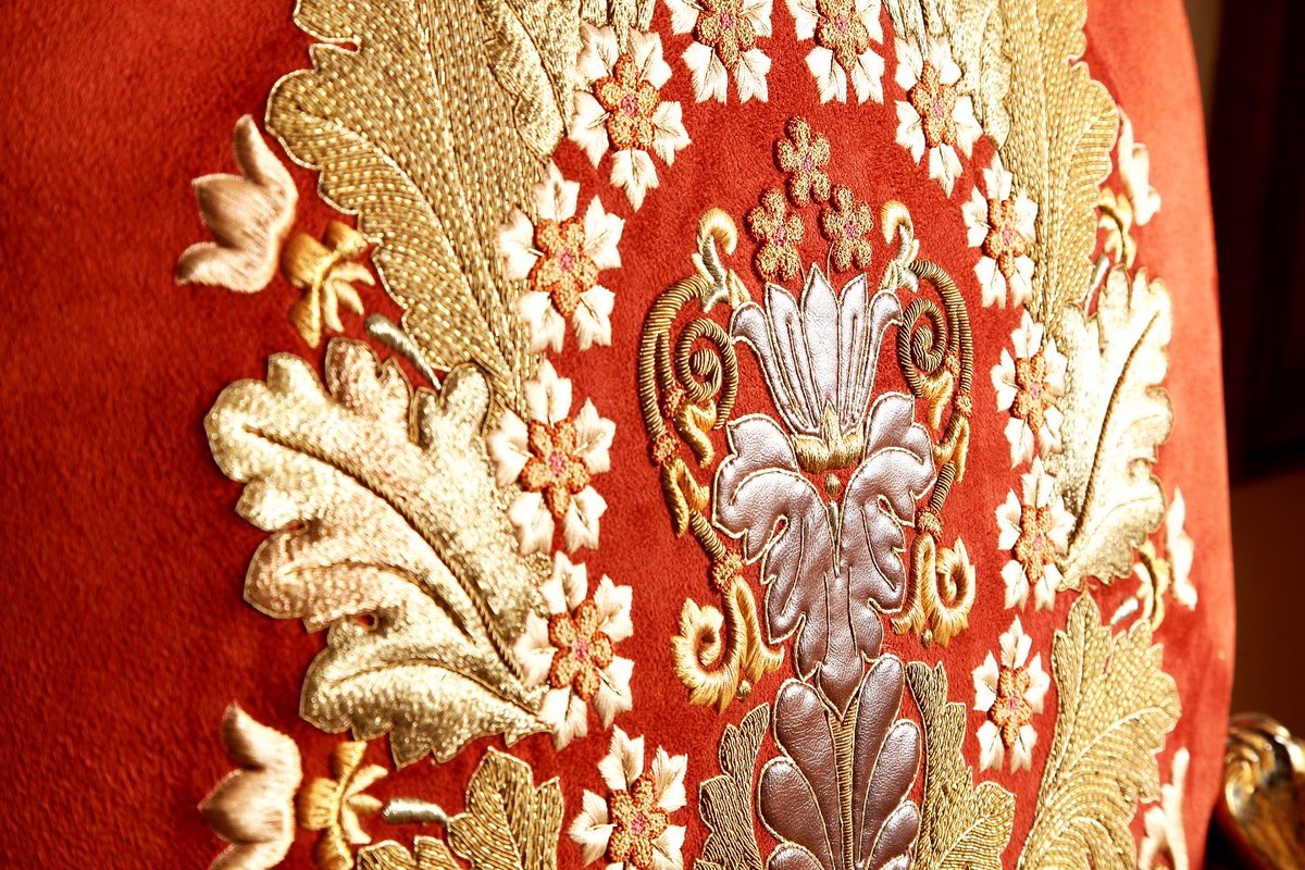 amore_muro's tweet photo. Sophisticated Splendor

Our bespoke chair represents the pinnacle of luxury and detailed craftsmanship. 

Adorned with intricate hand embroidery and wrapped in sumptuous fabrics, it emanates a regal charm. 

Every feature, from its detailed artistry to its opulent materials, is designed to epitomize elegance. 

Elevate your home with a chair that provides exceptional comfort and stands as a testament to royal grandeur and elite style.

#luxury #luxurylifestyle #chair #home #furniture #interiordesign #homedecor #design #interior #furnituredesign #home #decor #sofa #architecture #interiors #homedesign #decoration #livingroom #art #vintage
