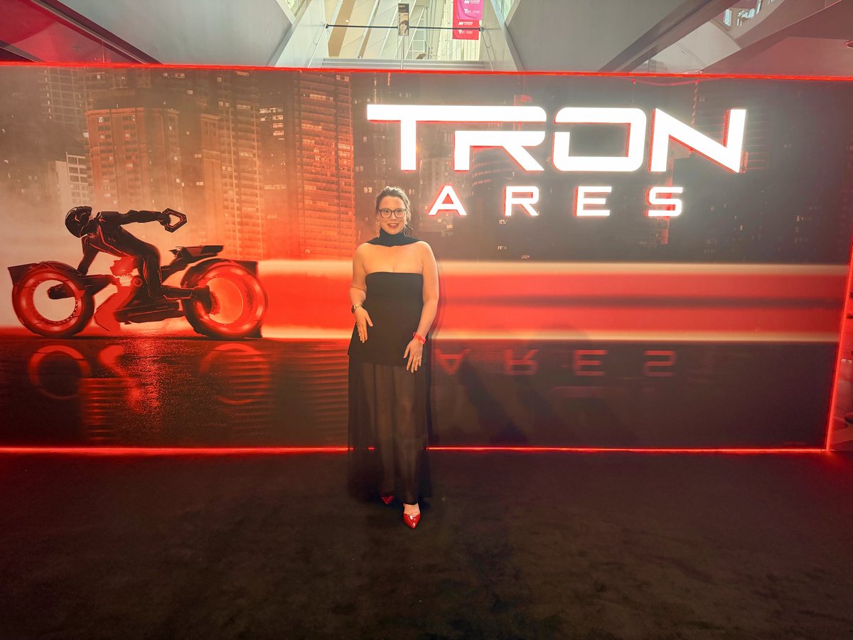 stack_gemma's tweet image. See you on the grid!!! 🔻🏍️
A huge thank you to @disneyaunz for inviting me to the TRON: Ares Exclusive Preview Screening!!! We had an absolute blast My gosh!!! If you get the chance, see it in IMAX… this film was built for it! #TRONAres
