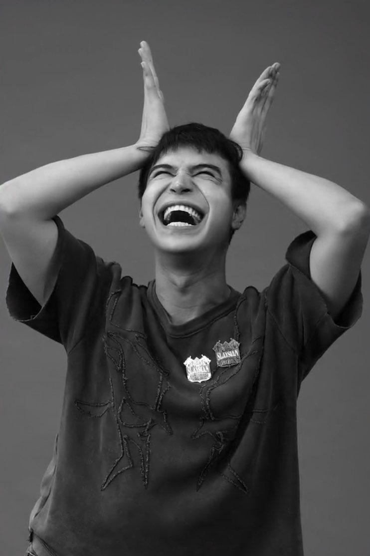 TeamVinas's tweet photo. Our bungisngis mister with a crown 🥹#SlaysianRoyale #TeamViñasDeluxe https://t.co/TgYKLcNKz1