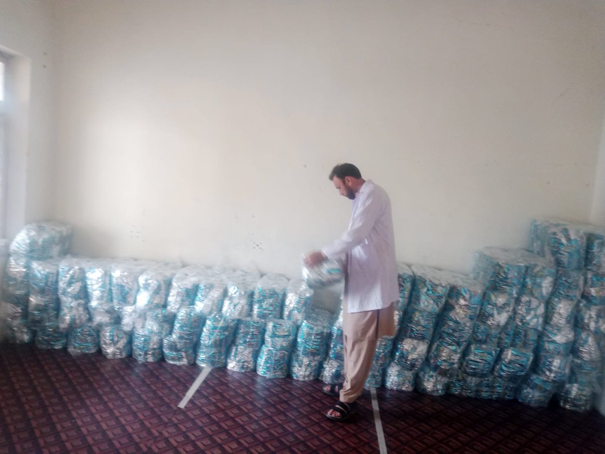 KPFoodAuthority's tweet photo. ہری پور: فوڈ سیفٹی ٹیم کا حطار انڈسٹریل اسٹیٹ میں واقع پاپڑ بنانے والے کارخانوں کا معائنہ۔ ائل کے سیمپلز لیکر موبائل لیبارٹری کے ذریعے ٹیسٹ کیے گئے۔ پاپڑ کے کارخانوں کو فوڈ سیفٹی کے اصولوں کے مطابق کرنے کے لئے ہدایات دی گئیں۔
#kpfsa #DCharipur #MobileLab #testing https://t.co/QGRFbivw7R