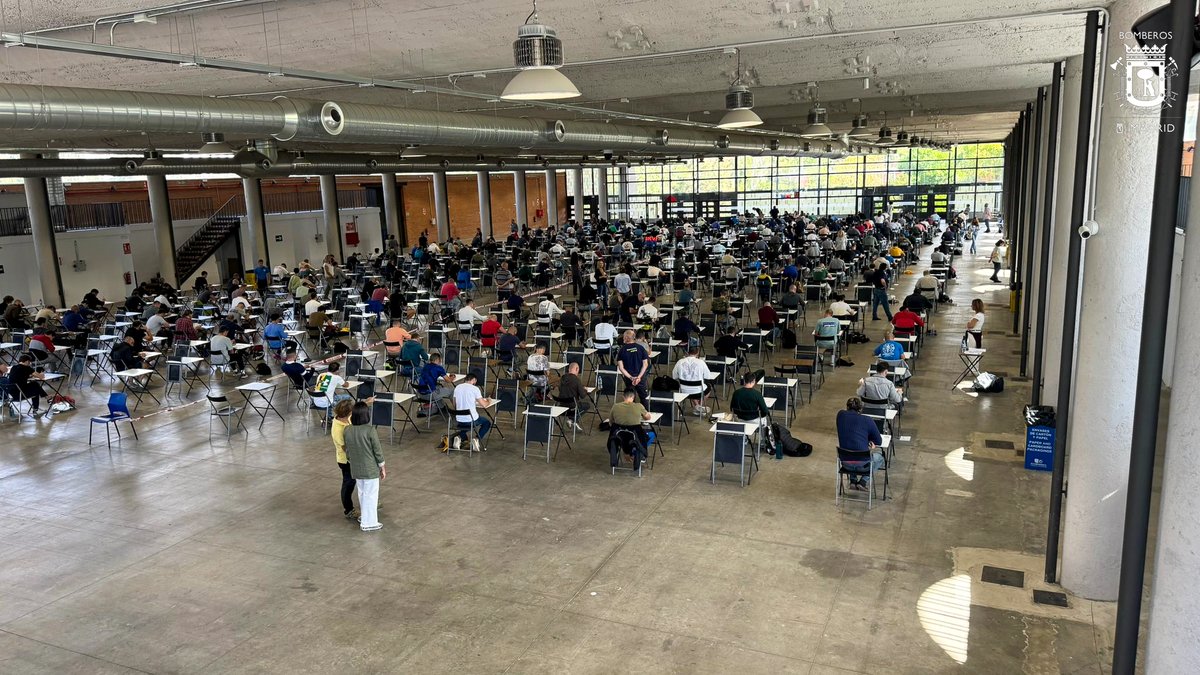 BomberosMad's tweet image. Opositores a Bombero/a Conductor/a Especialista, para cubrir 60 plazas, realizando el primer y segundo ejercicio de la fase de oposición. Pruebas:
- Conocimiento de temario
- Habilidad funcional. Orientación espacial en la ciudad de Madrid

Mucha suerte a los participantes👩‍🚒👨‍🚒