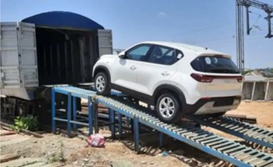 TalkJavid's tweet photo. Big leap for freight connectivity!   Northern Railway has sent its first-ever automobile rake to Kashmir, carrying 116 Maruti Suzuki vehicles from Haryana to Anantnag — ensuring faster, safer &amp; efficient deliveries.  
#Kashmir #FreightConnectivity #NorthernRailway #USBRL https://t.co/WHGUVt9fVq