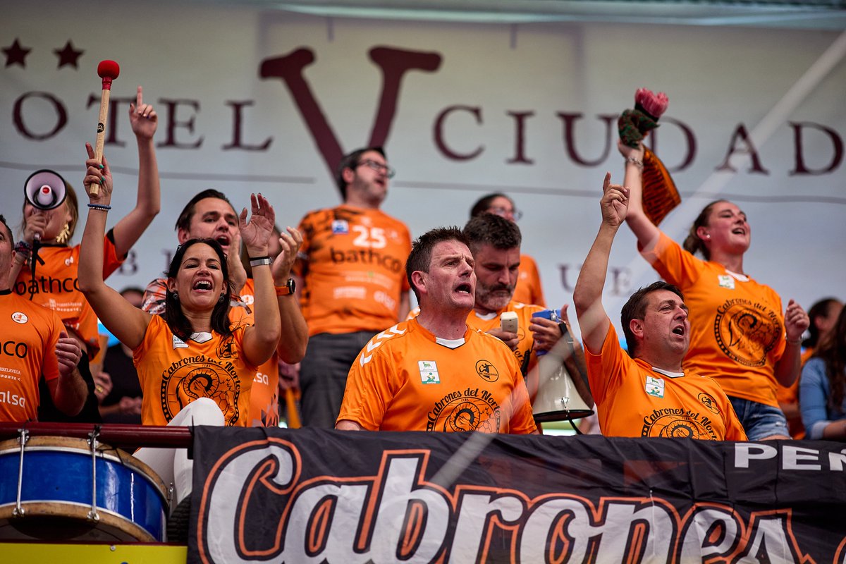 🔚 ¡Hoy es el último día para reservar las últimas plazas en nuestro bus a Aranda!

🙌 La #MareaNaranja se prepara para un viaje en el que seremos más de un centenar

📸 Con ganas de repetir estos fotones de la temporada pasada de <a href="/soy_arcalle/">© arcalle</a>