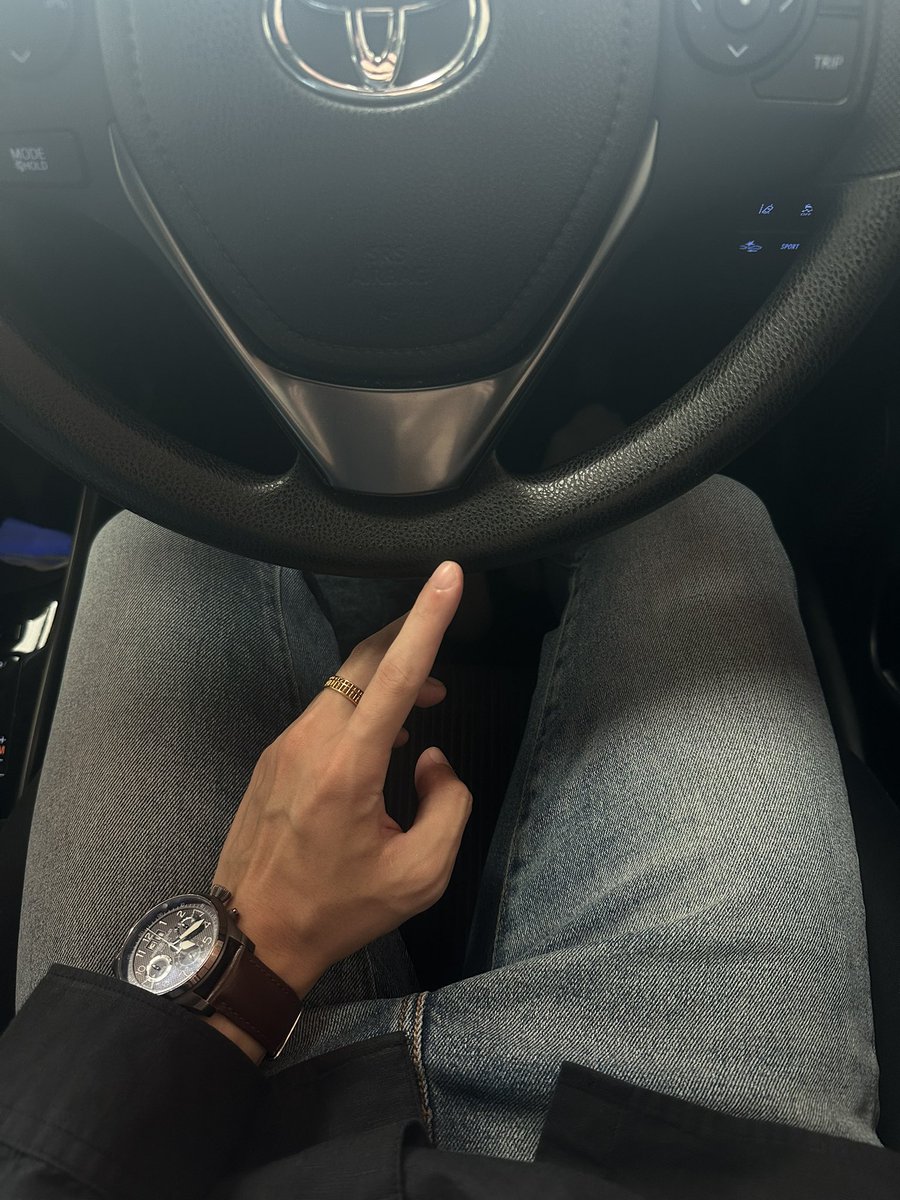 突然觉得我的手指都好好看 😻