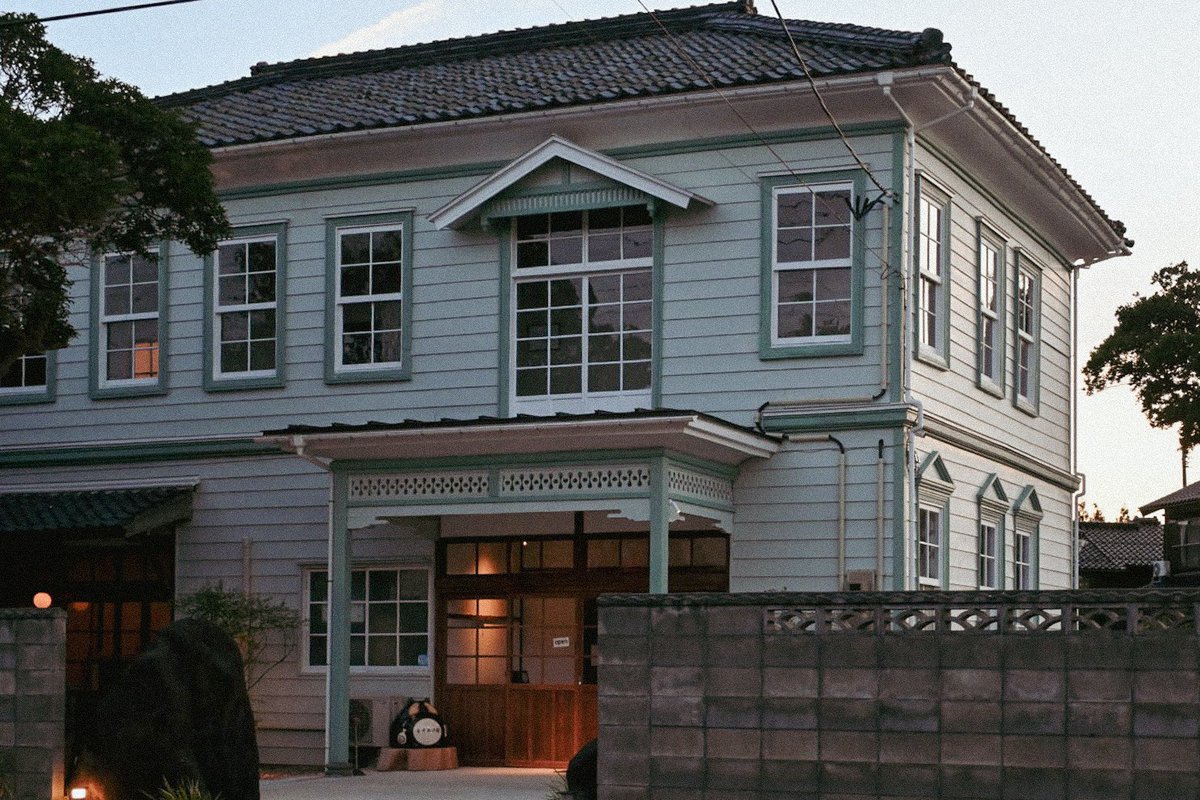 henai_hanako's tweet photo. 大正10年に建てられた旧医院が、
ホテルとレストランに。

佐渡島のちょうど真ん中。
百年以上、静かにまちを見守りつづけてきた建物で、心ほどける時間を過ごせました。

新潟県佐渡市 | 金井西洋館
2025年春オープン https://t.co/MJwnlXWNuH