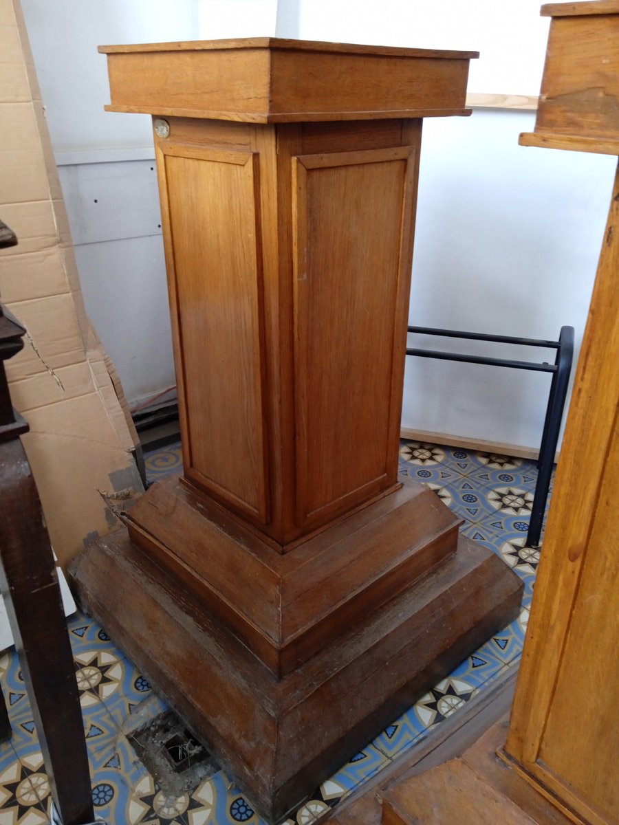 Вітрини часів директорства Дмитра Яворницького через 60 років блукань повертаються до музею...