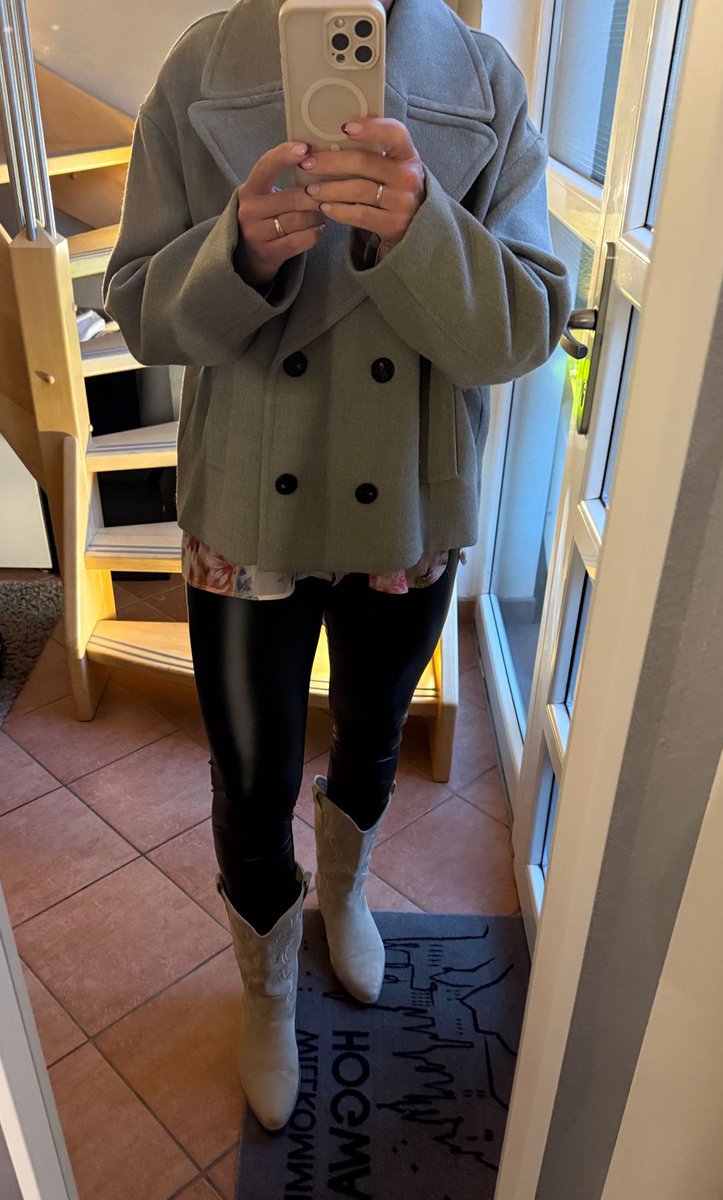 OF und Bestfans bringt nichts. 😔 Möchte mich nicht jemand finanziell unterstützen oder mir schöne Geschenke machen? 😉 Bin offen für Vorschläge.
OF and Bestfans are pointless. 😔 Would anyone like to support me financially or give me nice gifts? 😉 I'm open to suggestions.