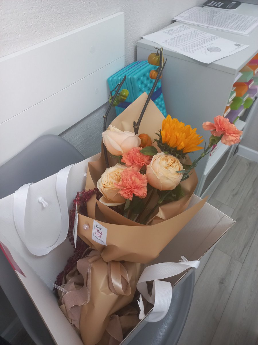 Соблюдаем традицию учиться/работать на ДР, но мои 23 кажется в первые встречают меня солнышком, да и начались удивительно приятно и красиво