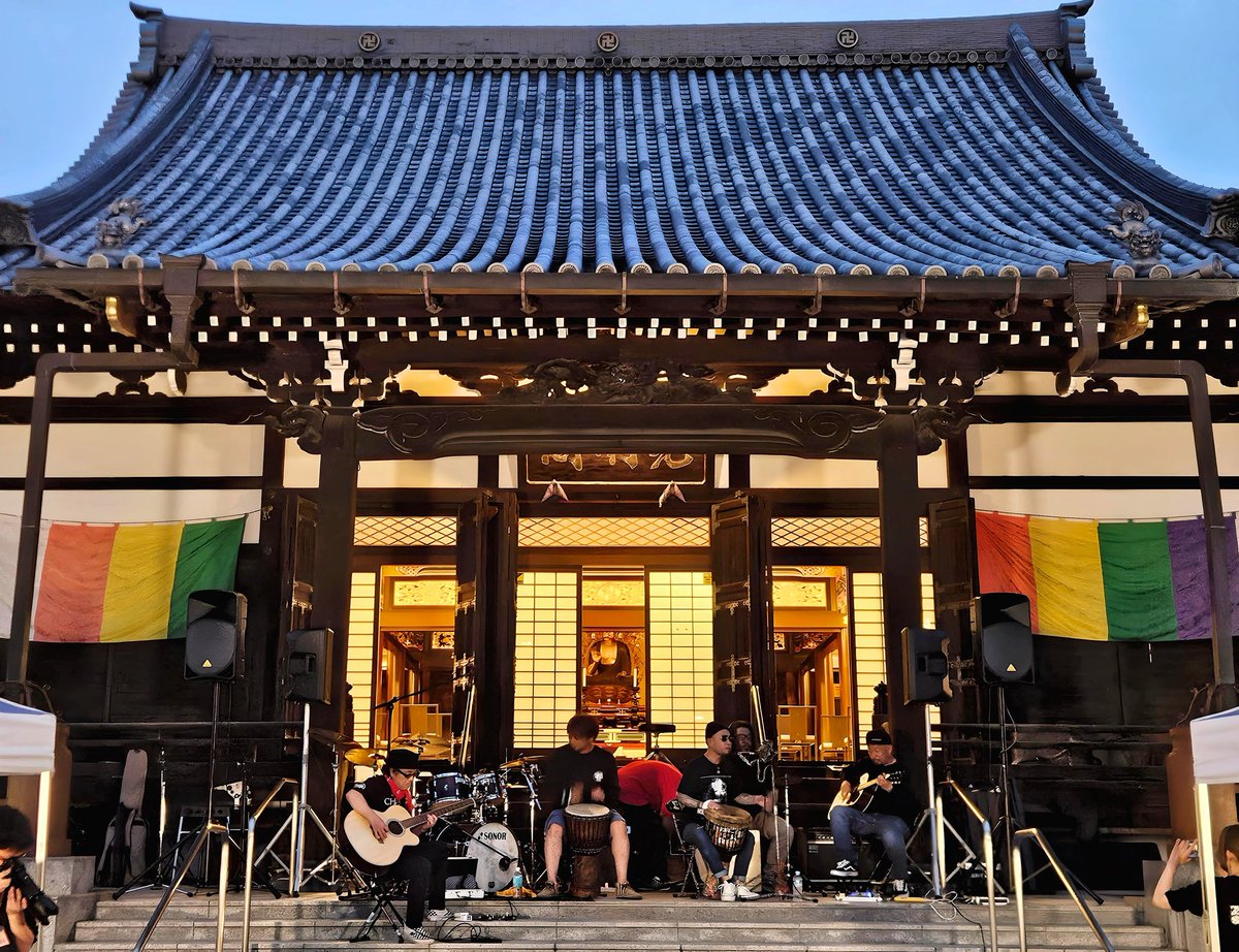 BandwagonAsahi1's tweet photo. うちの母方の本家は
善導寺の住職さんに
拝んでもらってます。
つい先日も…
その善導寺さんで
演らせて頂き
とても感慨深く
思い出深い1日となりました。
貴重な体験をさせてくれた
#郡山市音楽の日
#RapanuiAnCommand
#空野大 さん
ありがとうございました!!!
次は 善導寺で歌いたい…笑 https://t.co/6LTA7y3C3X