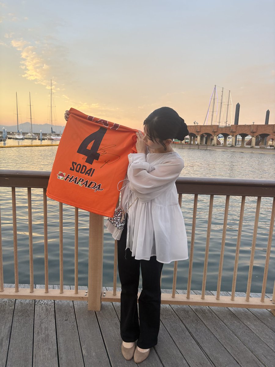 rc_spulse's tweet image. たまたま今日仕事が休みだったのは
絶対なにかの縁だったなあ？にやり

そーでぃかっっっこよすぎて､､､
茶々ちゃんは可愛すぎて♡

壮大くんをあんな近くで見れるなんて
贅沢すぎました😹✨

サポさんとの素敵な出会いもあり！
エスパサポさんはみんな素敵です🌟

#清水エスパルス
♡   @H5Sodai