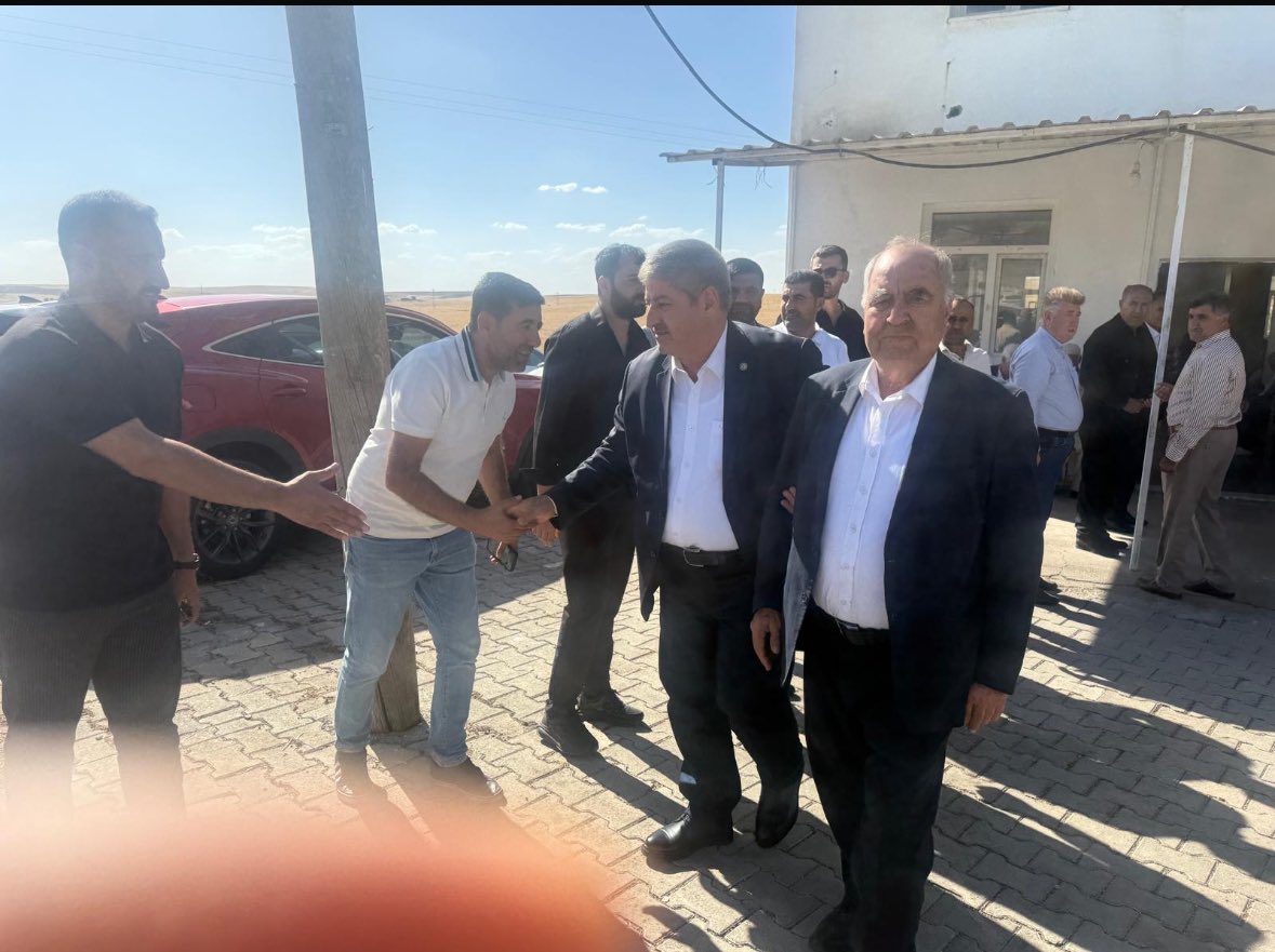 Bismil ziraat odası başkanımız Hemo amcanın eşinin vefatı nedeniyle taziye ziyaretinde bulunduk tüm ailenin başı sağolsun