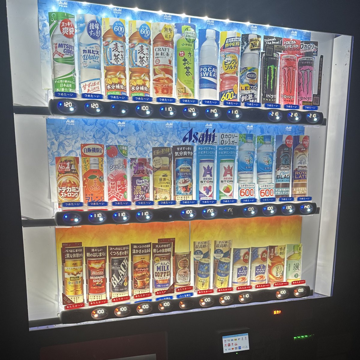 職場の自販機、今週から缶コーヒーはHOTメインになりました。

季節の移り変わりですね🍂