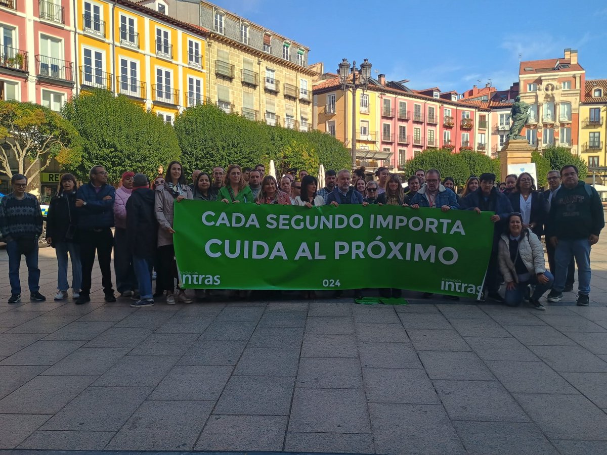 fintras's tweet photo. Tras las intervenciones, en cada localidad se leyó un #manifiesto centrado en el #cuidado de la #saludmental individual y de las personas más cercanas.

Más información en la noticia de nuestra web 👇
https://t.co/HReGmTGiGa https://t.co/0kYl4cUZc1