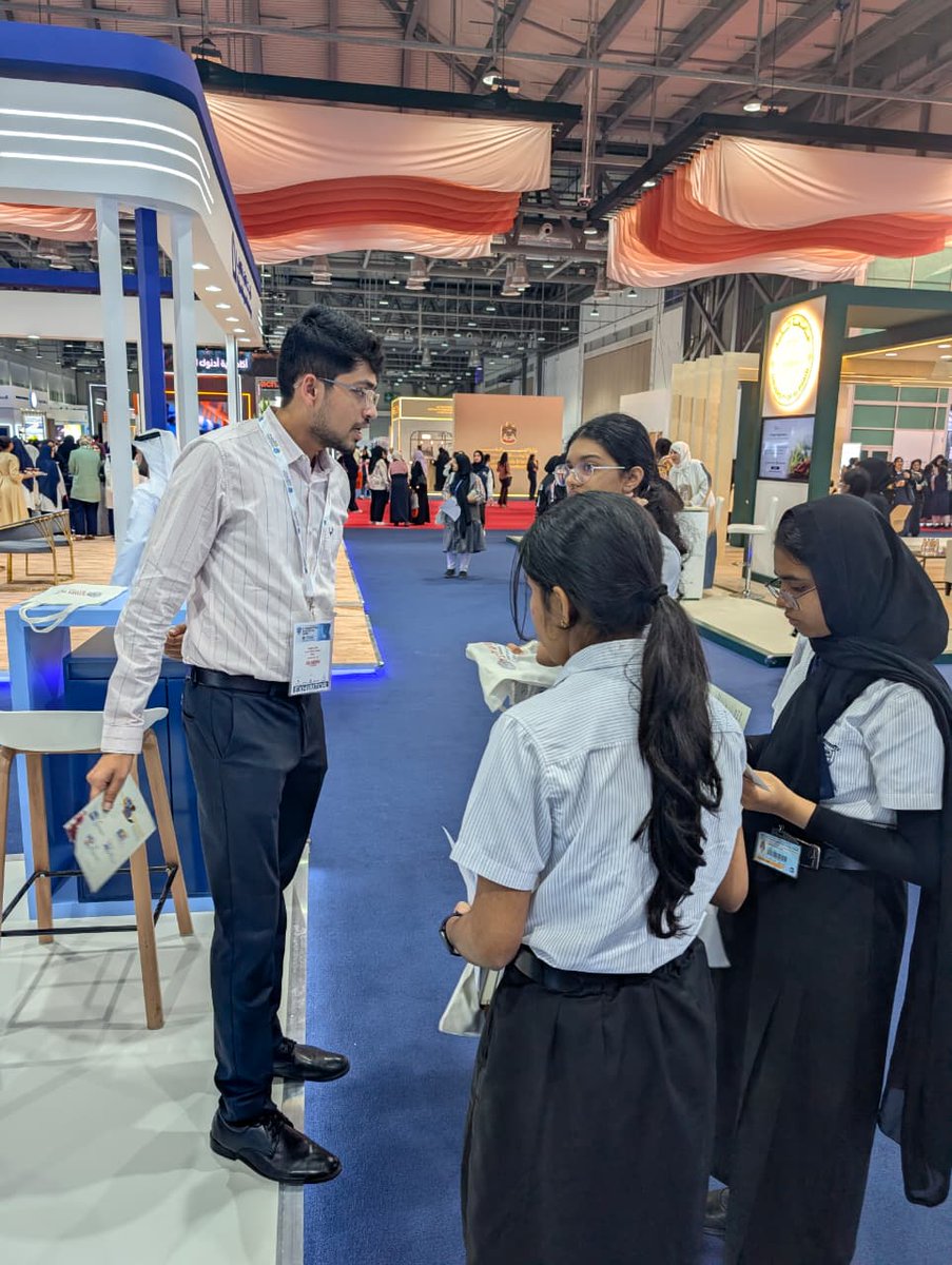 StudyInIndiaGov's tweet image. Excitement in the air at the Study in India Pavilion 🇮🇳
Students from across the region are discovering why India is the next big hub for global education!
📍 #Sharjah2025 | Expo Centre
#StudyInIndia #GlobalLearning #MinistryOfEducation
@EduMinOfIndia @DDNewslive @dpradhanbjp