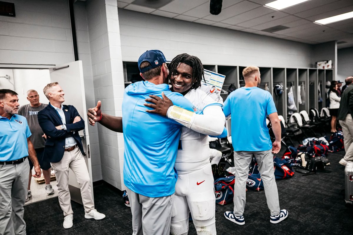 MaximusTitanFan's tweet image. Cam Ward's comeback is the 3rd largest comeback win of 1st overall picks. He's the only one to do it in a road game‼️

Mathew Stafford - 21 vs Cleveland 
John Elway - 19 vs Baltimore 
Cam Ward - 18 vs Cardinals 
Andrew Luck - 18 vs Green Bay 
#Titans #CamWard #NFL #TitanUp ✌