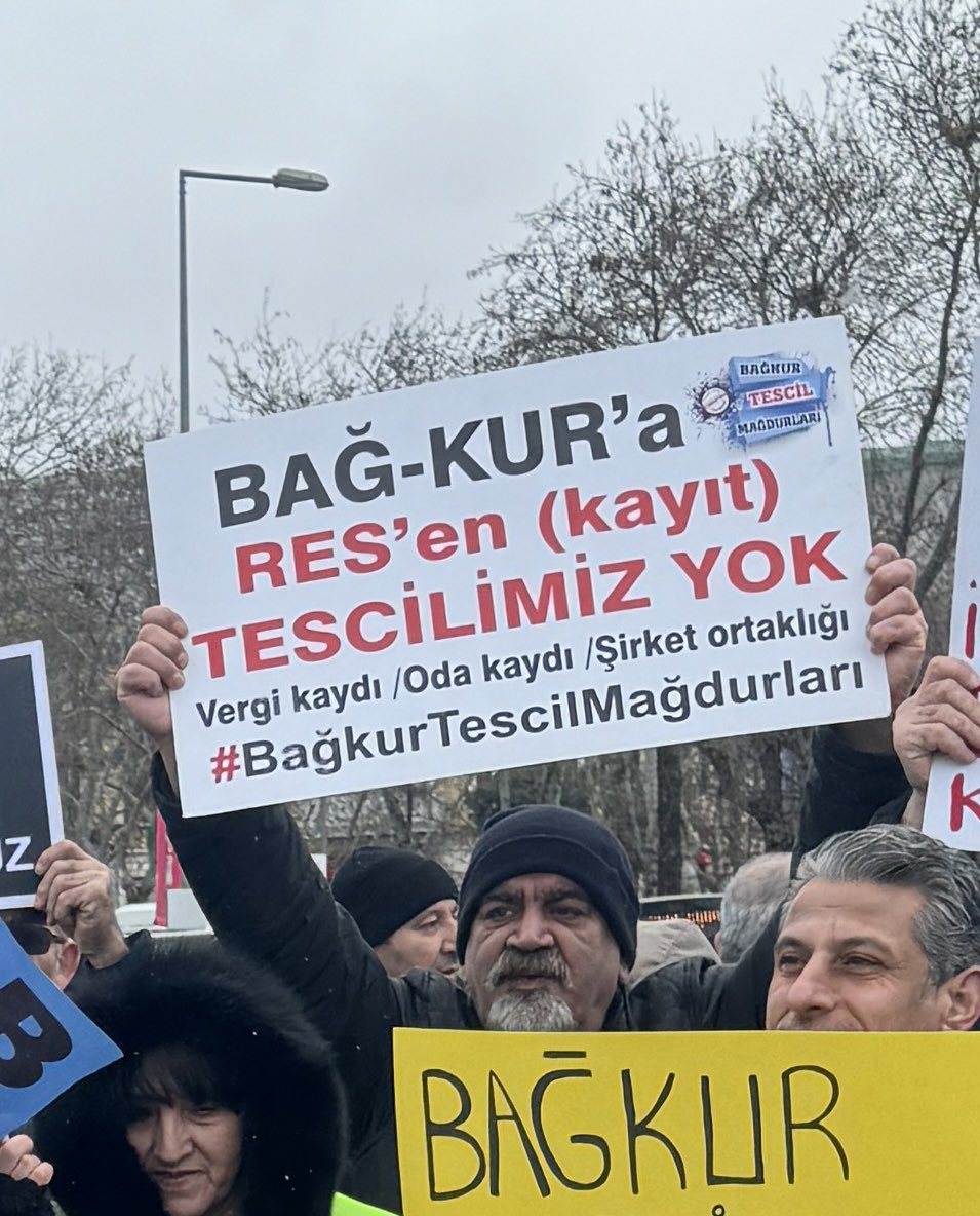 <a href="/ipek_woo/">ipek_ipekçe</a> <a href="/RTErdogan/">Recep Tayyip Erdoğan</a> <a href="/herkesicinCHP/">CHP 🇹🇷</a> <a href="/TBMMGenelKurulu/">TBMM Genel Kurulu</a> <a href="/MhpTbmmGrubu/">MHP TBMM Grubu #MHP</a> <a href="/eczozgurozel/">Özgür Özel</a> <a href="/RTErdogan/">Recep Tayyip Erdoğan</a> <a href="/dbdevletbahceli/">Devlet Bahçeli</a> <a href="/_cevdetyilmaz/">Cevdet Yılmaz</a> <a href="/eczozgurozel/">Özgür Özel</a>  <a href="/melih_meric/">Melih Meriç</a> <a href="/eczserkansari/">Serkan Sarı 🇹🇷</a> <a href="/herkesicinCHP/">CHP 🇹🇷</a> <a href="/fethigurer/">Ömer Fethi Gürer</a> <a href="/TBMMGenelKurulu/">TBMM Genel Kurulu</a> <a href="/dileketesgk/">Dilek ETE</a> <a href="/aliduman_ads/">ALİ DUMAN</a> <a href="/Eytadernegi/">EYTADER #EmekleriYasalaraTakılanlar Derneği</a> <a href="/csgbakanligi/">T.C. Çalışma ve Sosyal Güvenlik Bakanlığı</a> 
#BağkurTescilMağdurları 
#BağkurTescilTorbaYasayaGirsin 🕊