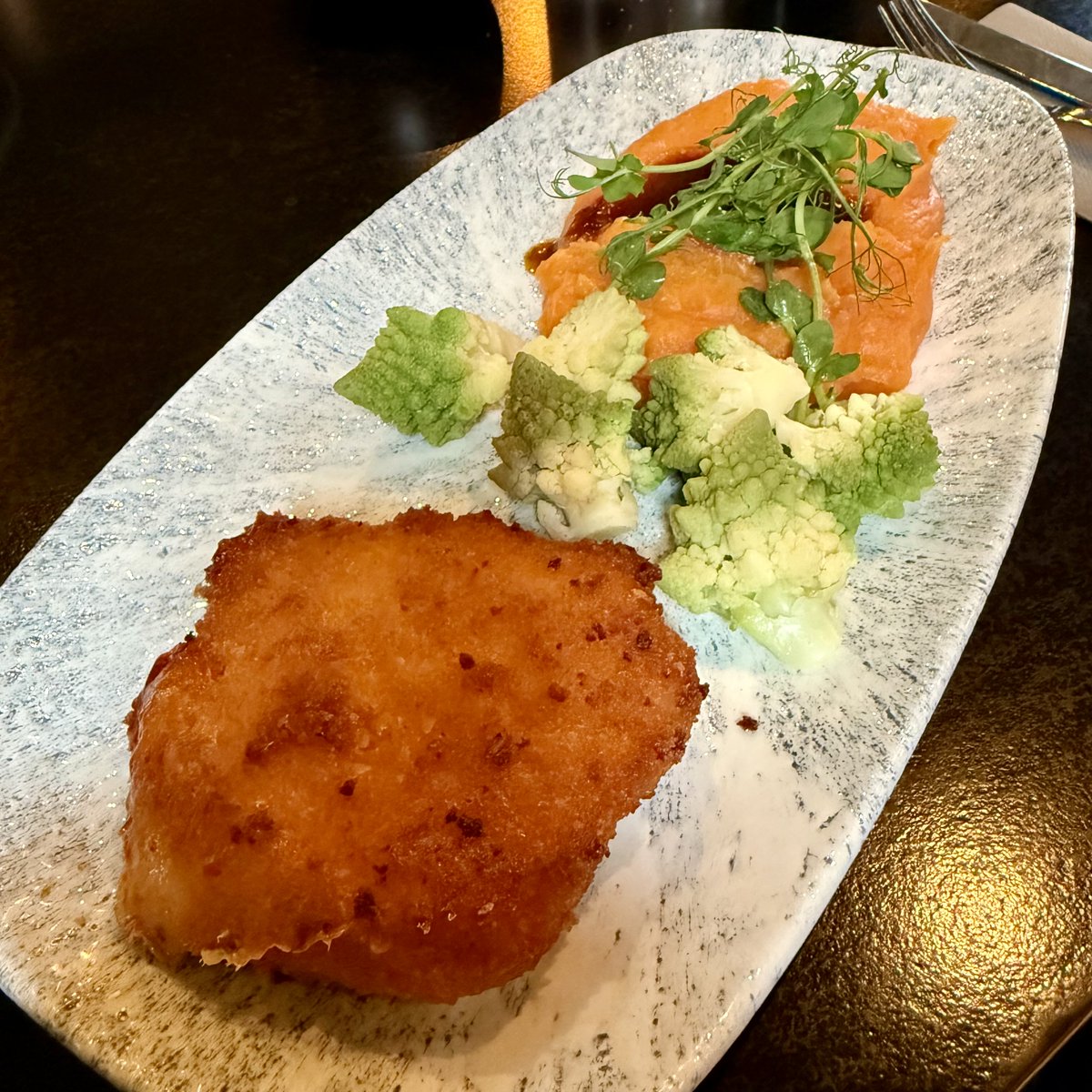 torsten_hautnah's tweet image. Puten-Cordon-Bleu mit Süßkartoffel-Püree, Jus und Romanesco. #nomnom

(Nebenbei bemerkt: eins meiner Lieblings-Gemüse. Also der Romanesco, nicht das Putenschnitzel.)