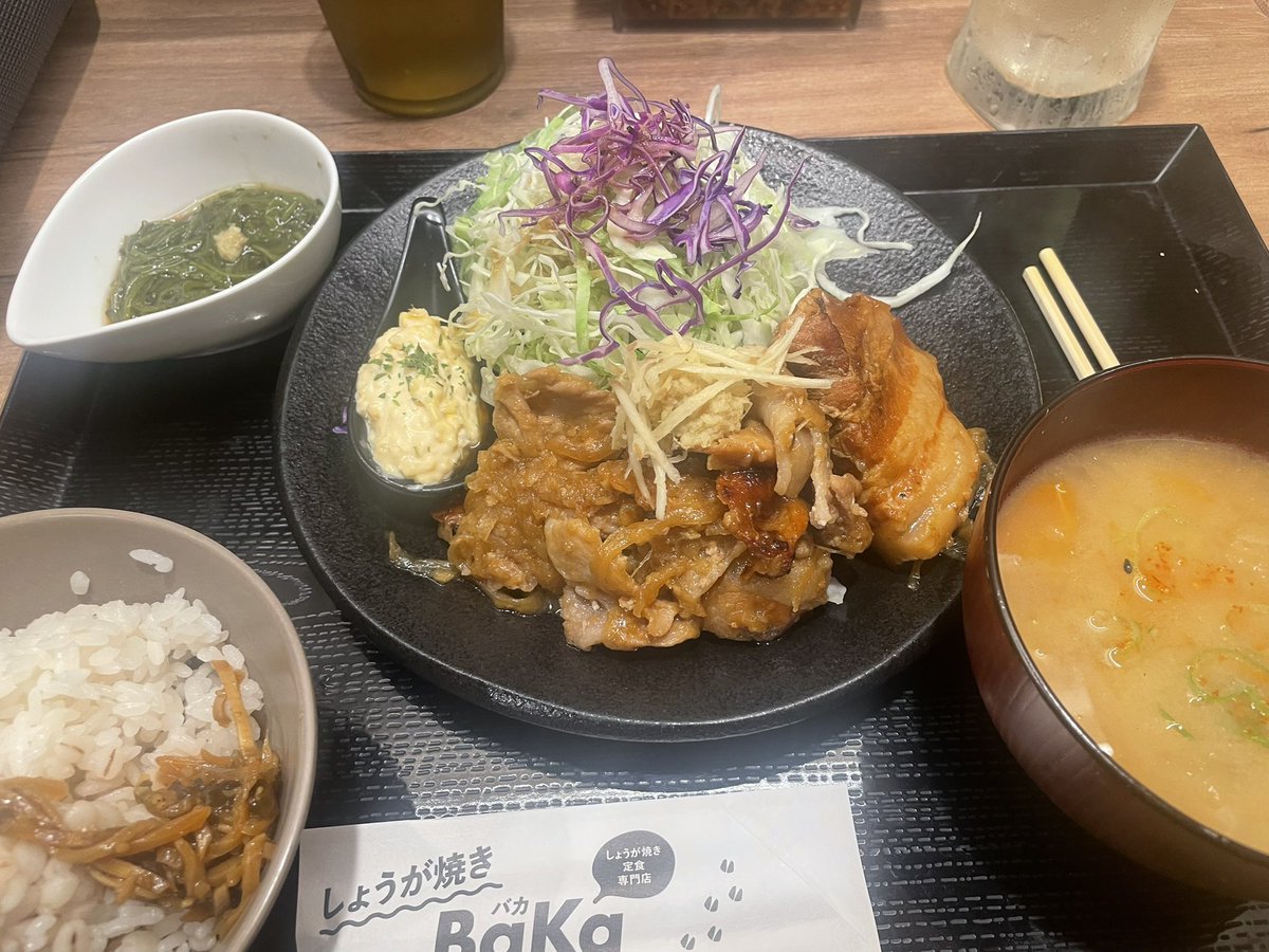 品川LDでお味噌汁が提供されてて良かった、と連れに話したら「金亀にいつもサミソあるじゃん」　
あの、、、本当にすみませんけど何故だか忘れてました
ということで約3年ぶりに訪問😅

とにかく毎週レディースデーを開催してることが素晴らしい

とにかく生姜三昧🫚🫚🫚