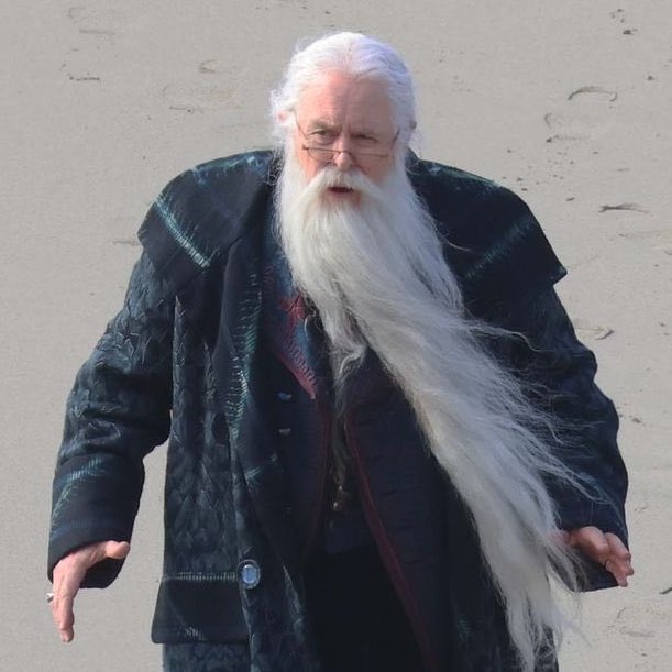 EiProfeta's tweet image. Primeras imágenes de John Lithgow como Albus Dumbledore para la serie Harry Potter.