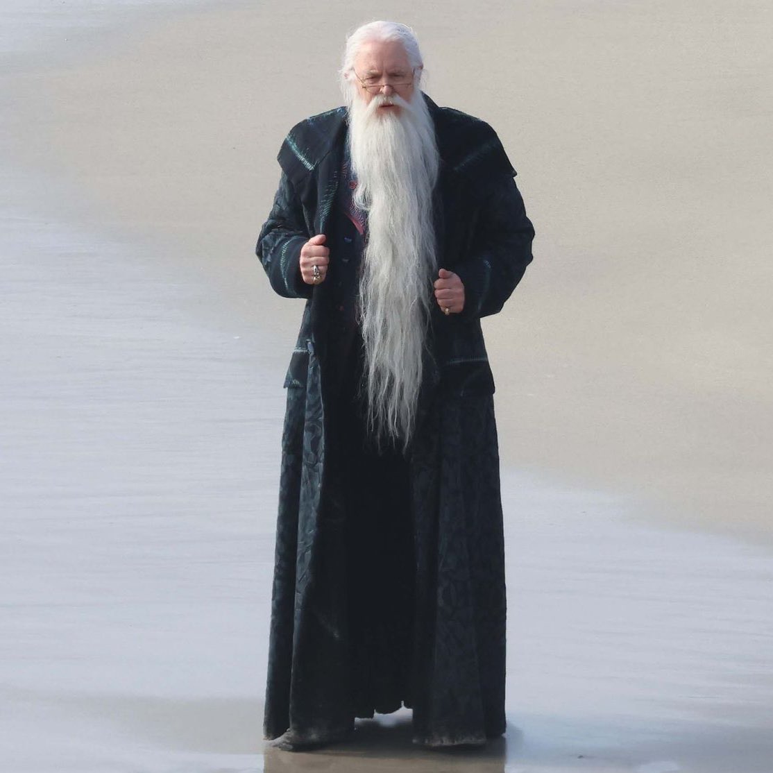 EiProfeta's tweet image. Primeras imágenes de John Lithgow como Albus Dumbledore para la serie Harry Potter.