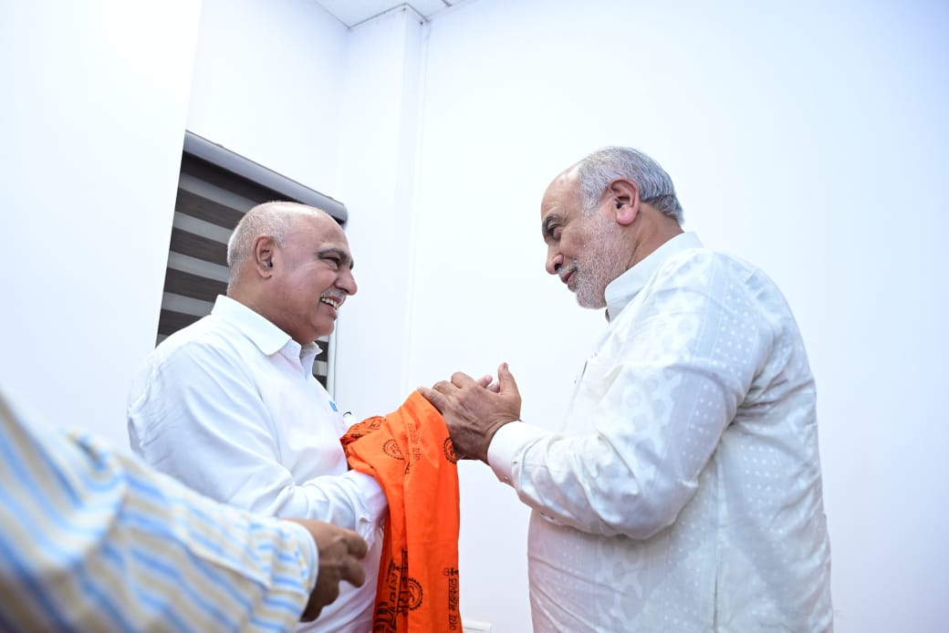 आज भोपाल में भारतीय जनता पार्टी प्रदेश अध्यक्ष माननीय श्री हेमंत खंडेलवाल जी से सौजन्य भेंट की।
<a href="/Hkhandelwal1964/">Hemant Khandelwal</a>

#SultanSinghShekhawat #पूर्वमंत्रीमध्यप्रदेश #HemantKhandelwal #BJP #MadhyaPradesh #Bhopal #Sangathan #BharatiyaJanataParty