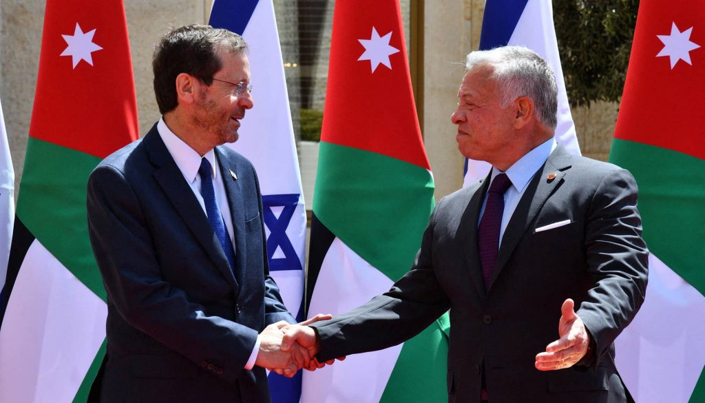 Safarnejad_IR's tweet image. ⚠️ Jailed for Helping Palestine!

🇯🇴🇮🇱⚡️ Jordan&apos;s National Security Court has issued sentences of up to 15 years in prison for individuals involved in cases related to the production, recruitment, and training of missiles and drones.