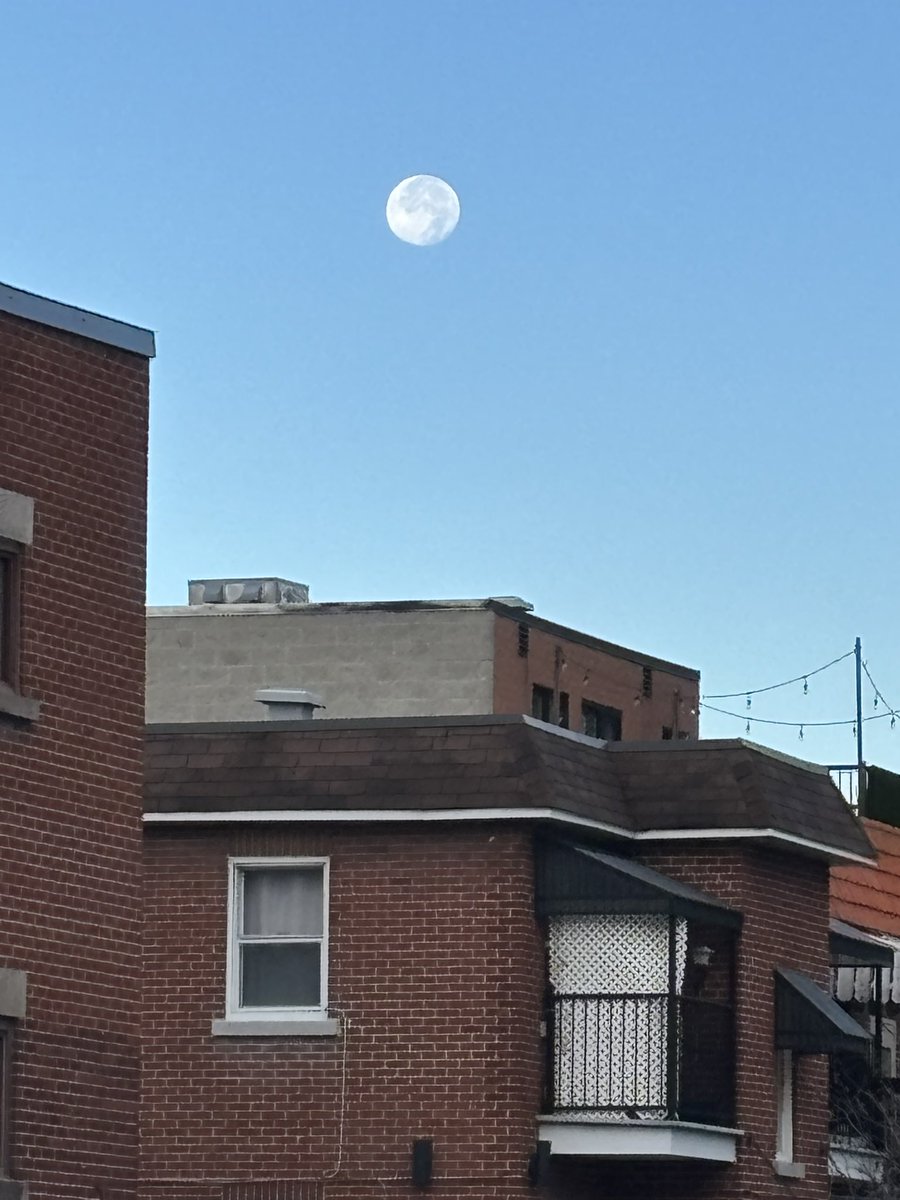 Pleine Lune ce matin à Montréal!