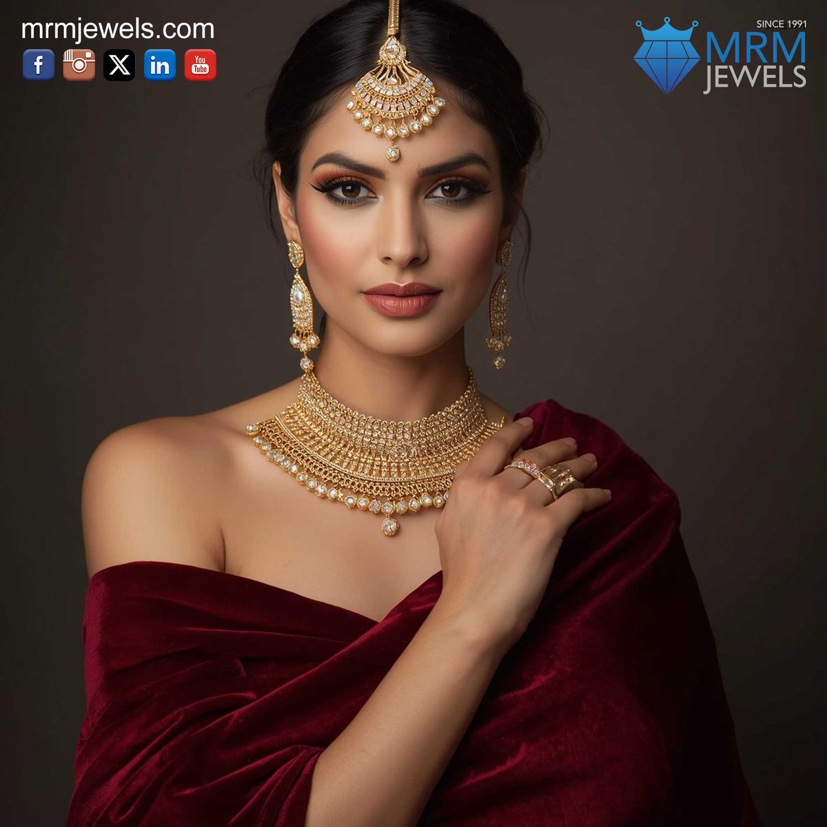 MRMJewels's tweet photo. Embrace the glow of gold and the fire of diamonds. 💎
Traditional Golden Jewellery Set, meticulously crafted with premium diamonds for an unparalleled sparkle.
#GoldenSet #DiamondJewellery #LuxuryFashion #StatementJewellery #MRMJewels #BridalJewellery #IndianWoman #Elegance https://t.co/j6XIkWAdNq