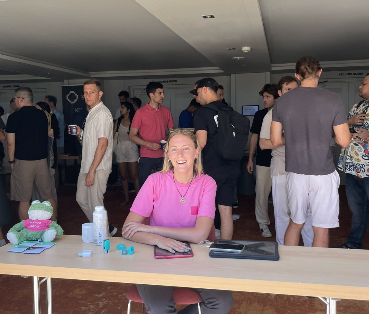 sydnithekiid's tweet image. being a guest is easy. you show up, meet people, enjoy the event
helping to organize an event is different
you learn and see everything behind the scenes, the stuff you don't realize is happening when you are just a guest
you learn how much planning it takes to make something…