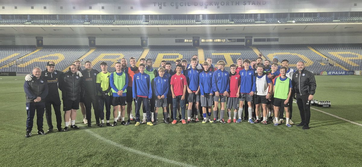 WorcesterCityFc's tweet photo. Last night our first team trained at Sixways alongside some of our youth teams.

Andrew Stampers u13s Blues
Rich Reeve’s u15s
George Bull's u11s
Danny Dunne's u13 whites

Fantastic to see our next generations enjoying their football and having pictures with the team

@WCFC_Pathway