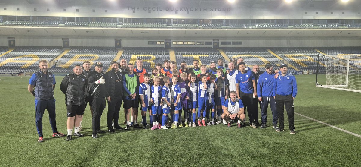 WorcesterCityFc's tweet photo. Last night our first team trained at Sixways alongside some of our youth teams.

Andrew Stampers u13s Blues
Rich Reeve’s u15s
George Bull's u11s
Danny Dunne's u13 whites

Fantastic to see our next generations enjoying their football and having pictures with the team

@WCFC_Pathway