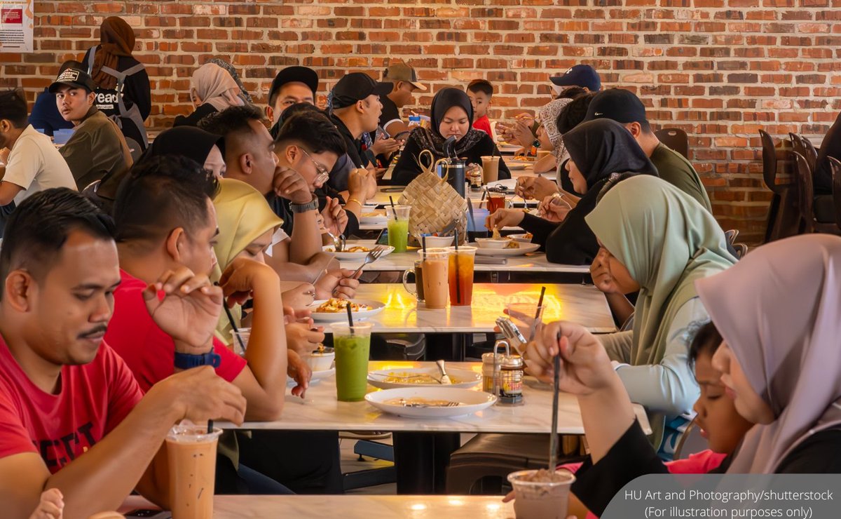 Malaysians spent an average of RM5,566 monthly in 2024, mainly on housing, utilities, and dining out, according to DOSM.

The largest monthly household spending, averaging RM1,307, goes to housing, utilities, and fuels.

🧵1