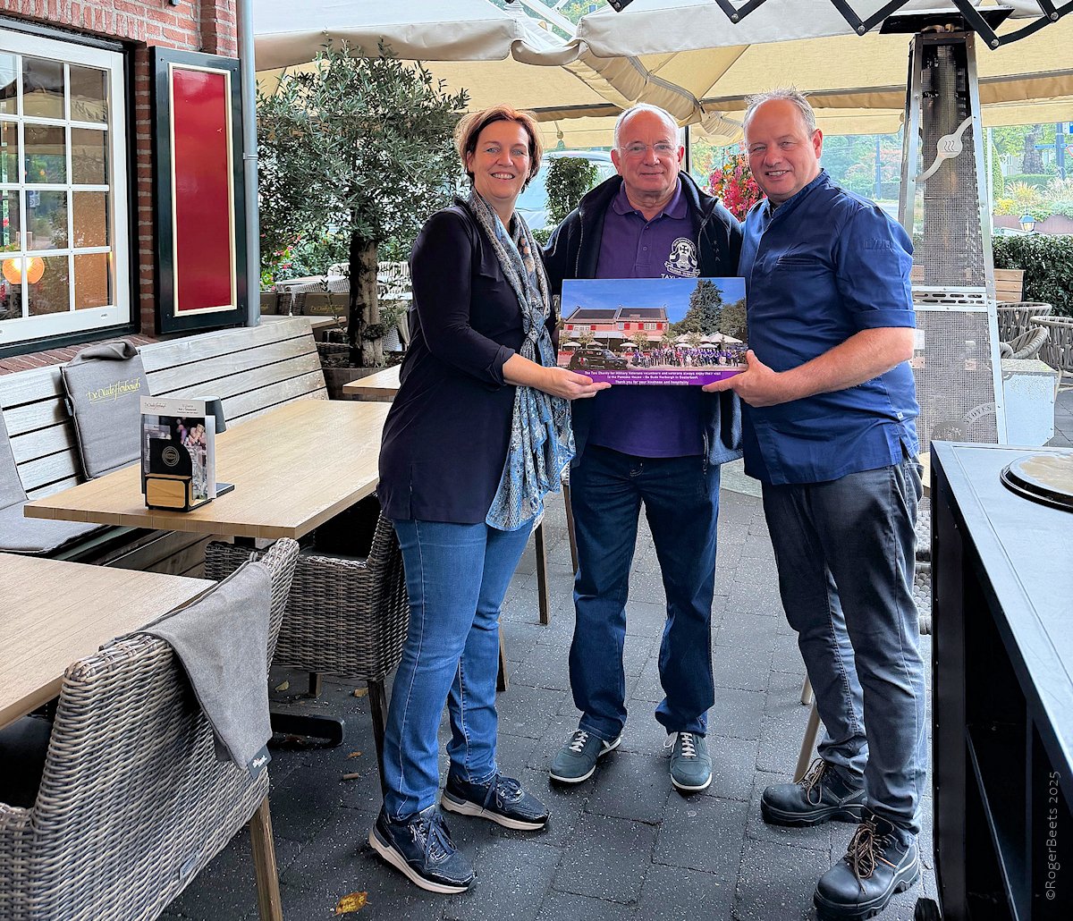 TaxiCharity's tweet photo. On a recent visit to Oosterbeek, photographer Daan van Oort took pictures outside the restaurant De Oude Herbergh, known to us as the Pancake House.
Our Dutch ambassador Roger Beets MBE presented a framed photograph to owners Miranda and Sander as a token of our appreciation. https://t.co/J57yc36LDF