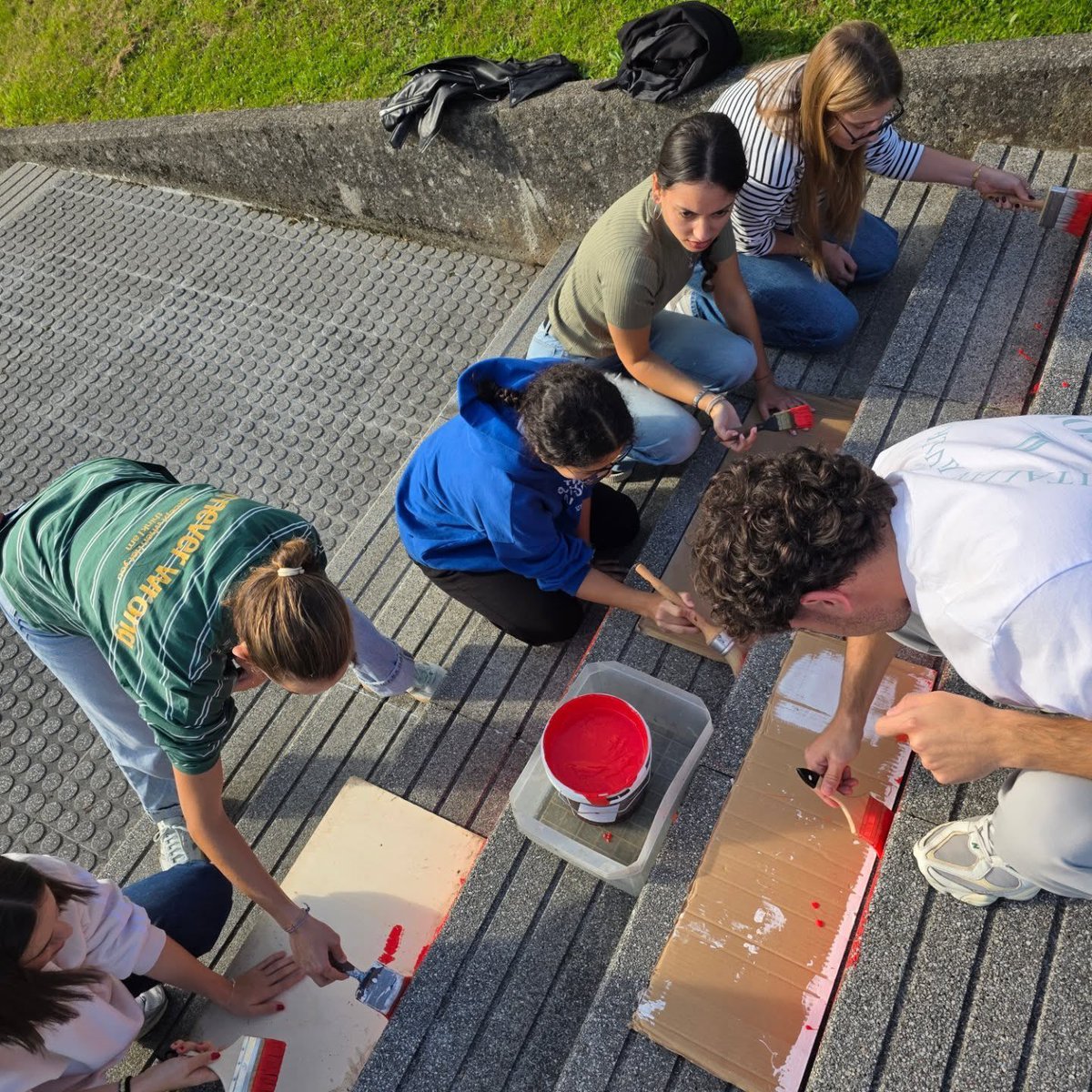 Impressionante o trabalho do grupo UDC por Palestina nas escadas em frente da Faculdade de Ciências da Educação (Campus de Elvinha, Corunha). Ideia fabulosa de intervenção e desenho impecável. Que dure até que Palestina seja livre!