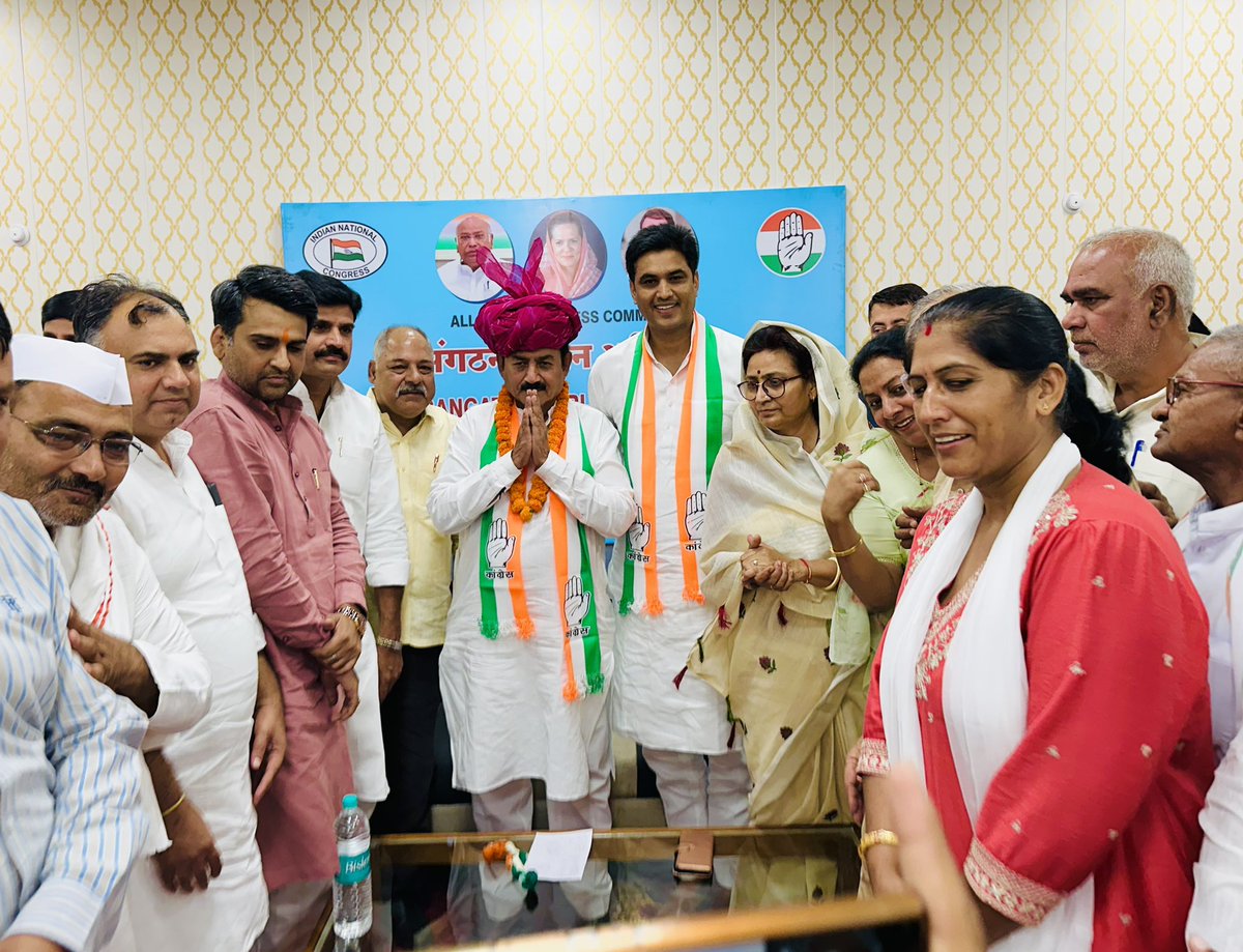 आज कोटपुतली-बहरोड़ ज़िले में #संगठन_सृजन_अभियान के तहत #AICC ऑब्जर्वर भारत सरकार के पूर्व मंत्री, गुजरात कांग्रेस कमेटी के पूर्व अध्यक्ष श्री भरत भाई सोलंकी जी की अध्यक्षता में आयोजित बैठक में सम्मिलित हुआ।

यह अभियान संगठन को मज़बूत करने और कार्यकर्ताओं की भागीदारी से संगठन चयन